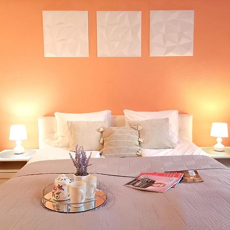 Spacious Old Town Family Peachy 2 Bedrooms Apartment, Nearby The Riga Presidential Castle Esterno foto