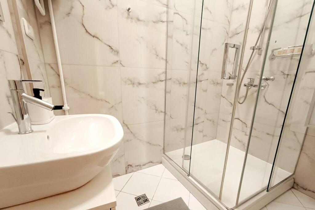 Spacious Old Town Family Peachy 2 Bedrooms Apartment, Nearby The Riga Presidential Castle Esterno foto