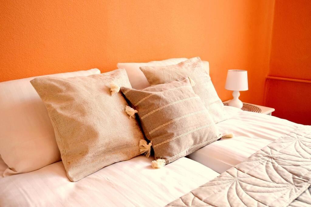 Spacious Old Town Family Peachy 2 Bedrooms Apartment, Nearby The Riga Presidential Castle Esterno foto