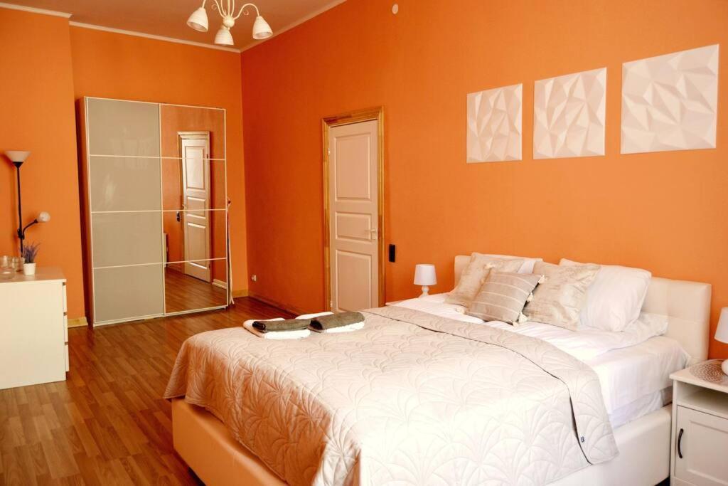 Spacious Old Town Family Peachy 2 Bedrooms Apartment, Nearby The Riga Presidential Castle Esterno foto