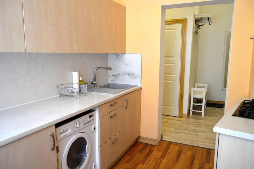 Spacious Old Town Family Peachy 2 Bedrooms Apartment, Nearby The Riga Presidential Castle Esterno foto
