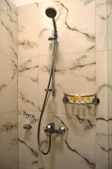 Spacious Old Town Family Peachy 2 Bedrooms Apartment, Nearby The Riga Presidential Castle Esterno foto
