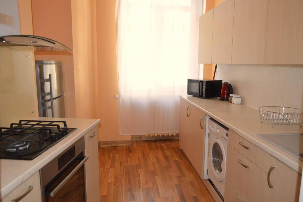 Spacious Old Town Family Peachy 2 Bedrooms Apartment, Nearby The Riga Presidential Castle Esterno foto